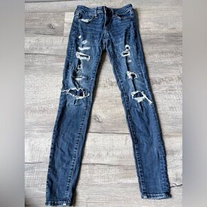 American Eagle Women’s Next Level Stretch Distressed skinny jeggings size 2 long
